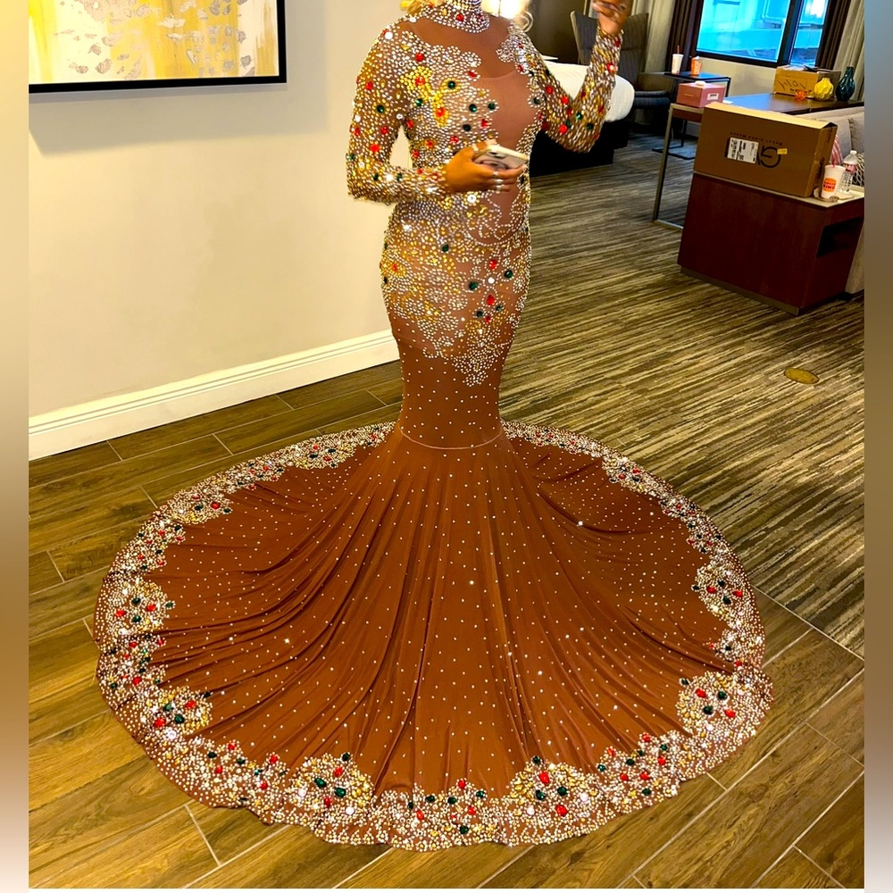 Beautiful Beaded Prom Dress, size 4/6 but has lots of stretch